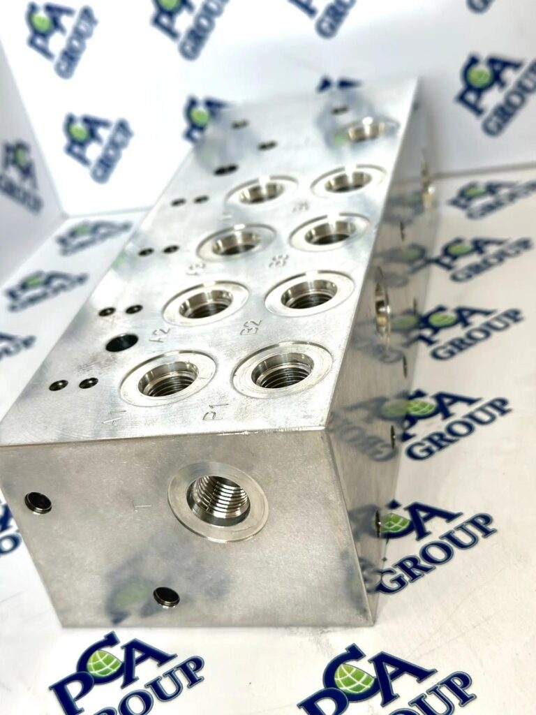 Блок электромагнитных клапанов 300-4493 300-4493 CAT 432 434 442 444, артикул: 300-4493, бренд: CAT. PCAGROUP продажа запчастей на импортную спецтехнику.